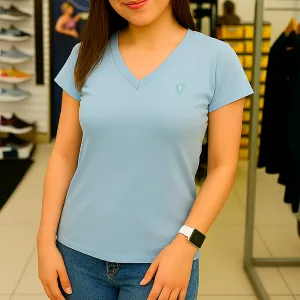 REMERA GUAPO CUELLO/V FEM. CELESTE